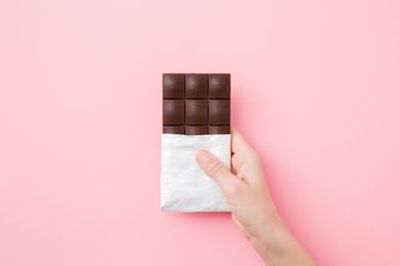 Cara Menghilangkan Sakit Gigi Setelah Makan Cokelat dan Makanan Manis Lain