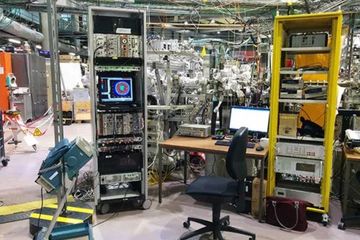 Mikroskop reaksi COLTRIMS pada cincin penyimpan elektron BESSY II, Helmholtz Center Berlin for Materials and Energy (HZB).