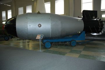 Penampakan bom nuklir Tsar Bomba.