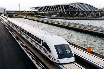 Potret Shanghai Maglev. Kereta cepat menjadi salah satu moda transportasi yang digemari. Selain menghemat waktu perjalanan, kereta cepat juga lebih ramah lingkungan.