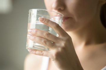 Pangling Lihat Tetangga Kurus Banget! Rahasianya Ternyata Cuma Minum Dua Gelas Air Ini Sebelum Makan, Efeknya Kerasa dalam 3 Hari