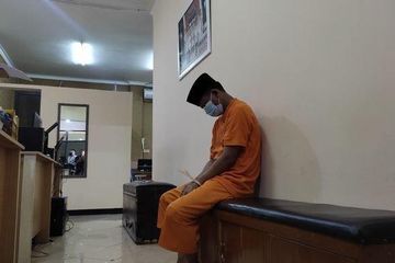 PUR (42) seorang guru ngaji di Garut tega cabuli dua orang tetangganya sendiri yang merupakan seorang lansia.