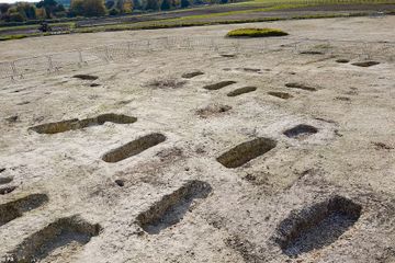 Ratusan makam bangsa Anglo-Saxon ditemukan di Inggris.