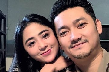 Dewi Perssik rela 5 tahun jadi boneka Angga Wijaya