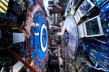Bagian dari detektor ATLAS Large Hadron Collider. Rilis terbaru dalam rangka peringatan 10 tahun sejak pertama kali Higgs boson ditemukan pada tahun 2012.