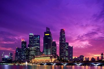 Langit siang hari sebenarnya berwarna ungu, tapi terlihat biru karena keterbatasan mata kita.