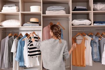 Baju di lemari nggak akan luntur dan memudar kalau Anda menggunakan 1 bahan dapur ini