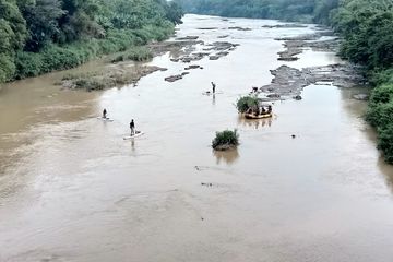Misi Ekspedisi Bengawan Solo 2022 telah dimulai. Para paddler mulai menyusuri sungai legendaris yang membentang di dua provinsi itu.