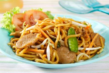 Resep Bekal Cepat : Perut Langsung Keroncongan Ketika Resep Lo Mi Goreng Ini Sudah Hadir Di Meja Makan