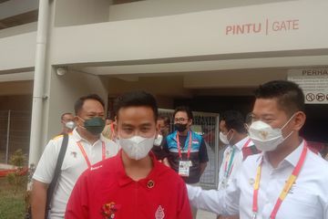 Ketua INASPOC Gibran Rakabuming Raka dan Ketua NOC Indonesia Raja Sapta Oktohari di Stadion Manahan Solo, Selasa (2/8/2022).
