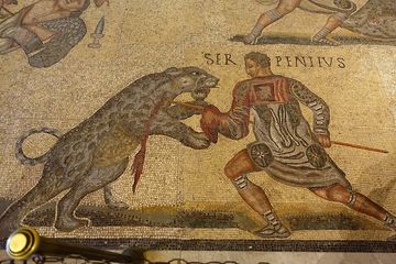 Orang Romawi menyukai pertarungan brutal dan penuh darah. Salah satunya adalah venatio, pertarungan hewan buas yang diadakan di Colosseum.