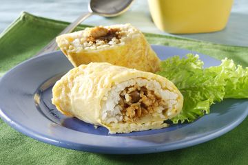 Resep Bekal Anak Sekolah : Resep Omelet Mi Gulung Ayam Jamur Untuk Menu Sarapan yang Enak Dan Praktis
