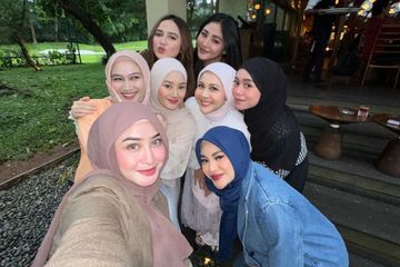 Potret kebersamaan Lesti Kejora bersama para sahabatnya. 
