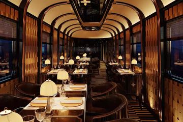 Suasana gerbong makan Nostalgie-Istanbil-Orient Express yang akan beroperasi 2025 mendatang.