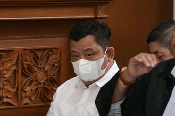 Kuat Maruf Pamer Salam Metal Usai Divonis 15 Tahun Penjara, Ayah Brigadir J Sindir Asisten Sambo: Dia Pura-pura Bodoh