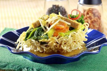Resep Bekal Liburan : Resep Mi Siram Bumbu Kari, Menu Serba Mi Dengan Racikan Bumbu yang Super Lezat