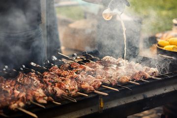 5 Kesalahan yang Sering Dilakukan Saat BBQan, Hasilnya Bikin Sajian Jadi Gak Sedap