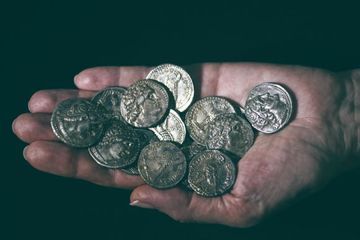 Bangsa Yunani dan Romawi kuno mengembangkan sistem perbankan paling awal di dunia. Seperti apa bank di era Yunani kuno dan Romawi?