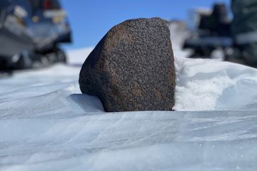 Meteorit seberat 7,6 kg ditemukan di Antarktika.