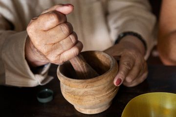 Cara Mencuci Cobek Kayu Supaya Tidak Gampang Berjamur dan Tidak Mudah Lapuk