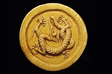 Genteng keramik berlapis kaca yang menggambarkan seekor naga. Nanjing, Dinasti Ming, 1366-1400 M.