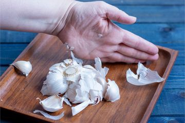 manfaat kulit bawang putih untuk obat alami kolesterol