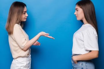 Menurut ramalan shio, beberapa shio ini paling suka menyindir tipis-tipis. 