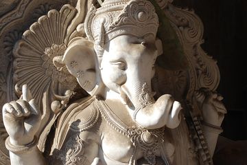 Ganesha adalah salah satu dewa Hindu yang paling terkenal. 