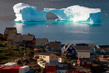 Akibat perubahan iklim, Lapisan Es Greenland mendekati titik leleh tanpa harapan.