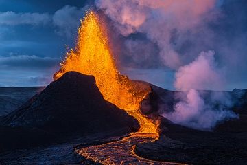 Lempeng tektonik meleleh dan mencampur bebatuan untuk menciptakan magma dengan susunan kimia tertentu. Ahli geologi Rochester menggunakan bukti kimia itu untuk membuka informasi tentang aktivitas lempeng tektonik di Bumi lebih dari 4 miliar tahun yang lalu.