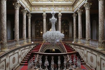 Potret kemegahan Istana Dolmabah&ccedil;e Istanbul yang menjadi saksi sejarah perjalanan Kekaisaran Ottoman menuju Pemerintahan Republik Turki.