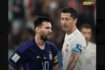 Robert Lewandowski berharap main bareng Lionel Messi di Barcelona.