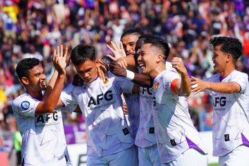 Arthur Irawan bersama pemain Persik Kediri merayakan gol yang tercipta ke gawang Persija Jakarta di Liga 1 2022/2023.