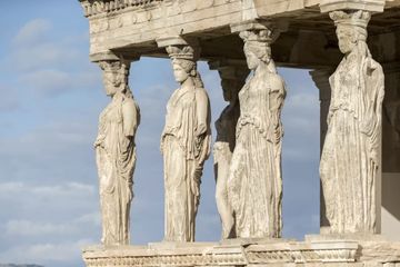 Erekhteion adalah kuil Yunani kuno yang terletak di sebelah utara Akropolis di Athena sebagai tandingan dari kuil Parthenon. Ini merupakan peninggalan sejarah kota Athena Yunani kuno.