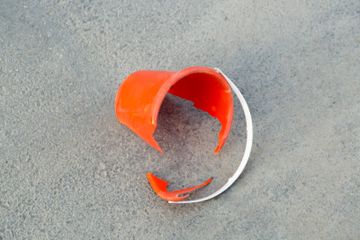 Cara Mengatasi Ember Plastik yang Pecah dan Bocor, Bisa Dipakai Lagi!