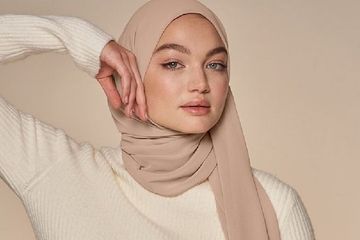 Bikin Aura Makin Bersinar! Pilih Warna Hijab Sesuai Undertone Kulit Agar Wajah Tak Jadi Kusam