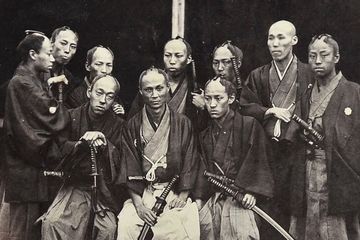 Restorasi Meiji di Kekaisaran Jepang membawa begitu banyak perubahan radikal. Salah satunya adalah penghapusan hak istimewa dan kelas samurai.