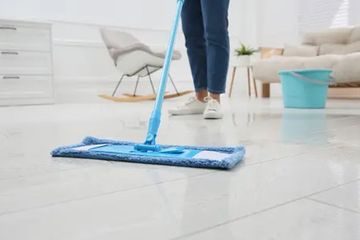 Biar Lantai Keramik Makin Kinclong, Coba Gunakan Bahan Dapur Ini Saat Mengepel