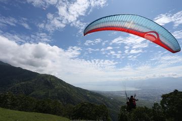 Surga bagi Pencinta Paralayang itu Bernama Desa Wayu