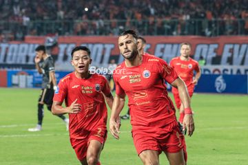 Marko Simic (kanan) sedang melakukan selebrasi seusai mencetak gol dalam laga pekan ketiga Liga 1 2023 antara Persija versus Bhayangkara FC di Stadion Patriot Candrabhaga, Bekasi, Jawa Barat, Minggu (16/7/2023) malam.