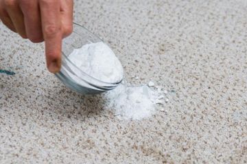 Cara Menghilangkan Bau Asap Rokok di Karpet Tanpa Dicuci, Wangi Lagi Cuma Ditabur 1 Bahan ini