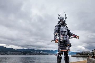 Pengenalan Eropa pada senjata api ke samurai Kekaisaran Jepang merupakan kisah pertukaran budaya, inovasi teknologi, dan adaptasi strategis. 