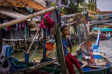 Menelisik Tiga Aspek Kerentanan Mata Pencarian Pesisir di Indonesia
