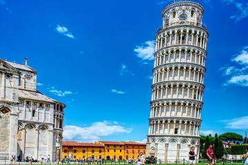 Sejarah Menara Miring Pisa, atau lebih dikenal dengan Menara Pisa, adalah sebuah menara lonceng gereja katedral di kota Pisa, Italia yang proses pembangunannya tertunda karena perang dan kondisi tanah yang membuatnya miring.