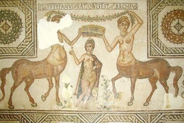 Centauridae, makhluk dari mitologi Yunani yang merupakan kombinasi wanita dan kuda. Digambarkan dalam mosaik era Romawi di Tunisia, menampilkan dewi Aphrodite, atau Venus, di tengahnya.