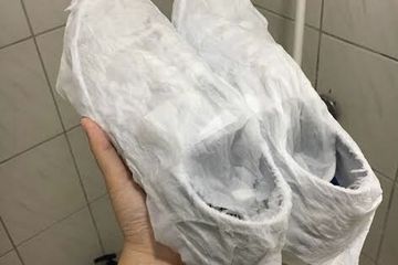 Cuma Butuh Tisu, Teknik Ini Ampuh Menghilangkan Noda Kuning di Sepatu Putih, Auto Kinclong!