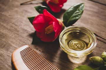 Ternyata Ini Rahasia Rambut Lembut Orang Jepang, Yuk Ketahui Manfaat Perawatan Camellia Oil