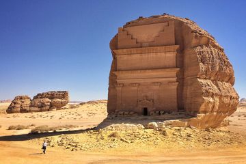 Situs arkeologi Hegra merupakan salah satu situs kuno yang paling terkenal di Arab Saudi. Digambarkan sebagai contoh luar biasa dari pencapaian arsitektur dan keahlian hidrolik, Hegra sempat terlupakan dalam sejarah dunia kuno.