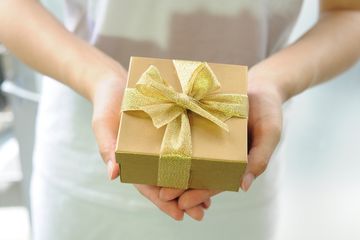 Inspirasi Hadiah Spesial Akhir Tahun untuk Suami, yang Terakhir Dijamin Anti Mainstream!