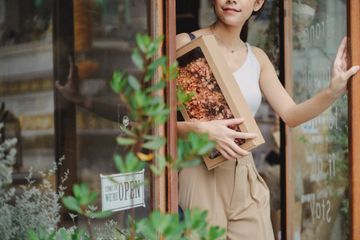 Meski kaum introvert cenderung lebih suka kesendirian, hadiah pastinya memperhatikan kecenderungan dan minat pribadi mereka.